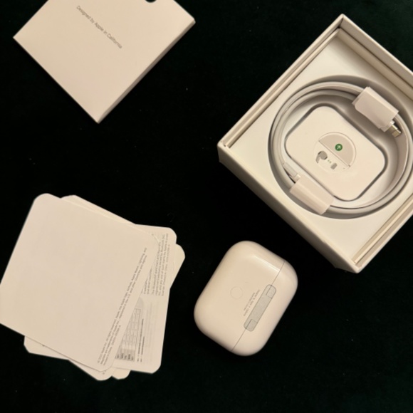 AirPod pros 2nd generation - Picture 3 of 3